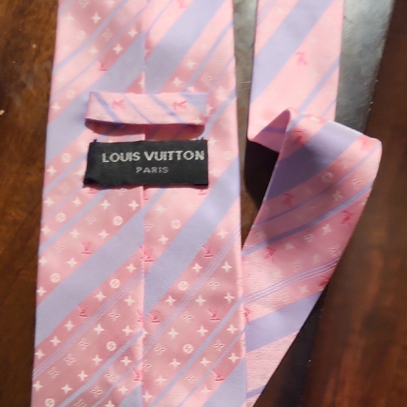Louis Vuitton Men's Tie in Pink and Lavender - Picture 4 of 5
